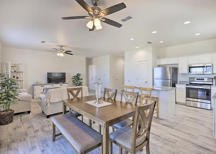 Modern Vacation Rental, 5 Mi To Dtwn! *