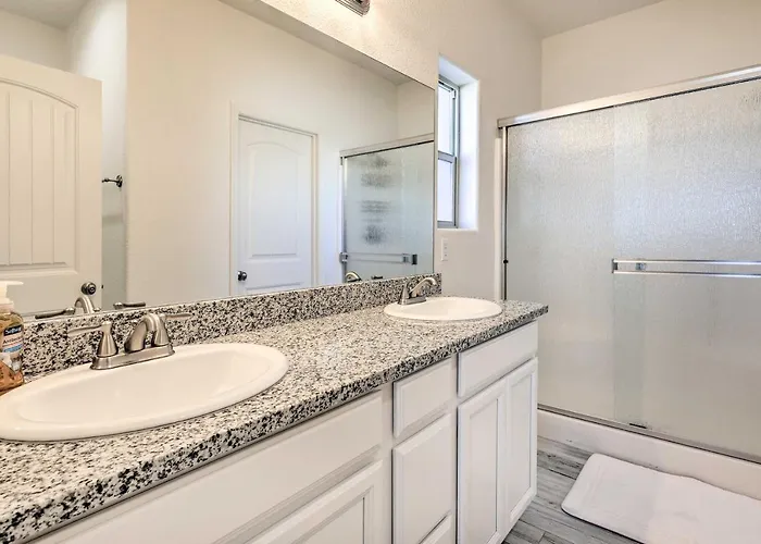 Modern Vacation Rental, 5 Mi To Dtwn! Holiday home Kingman