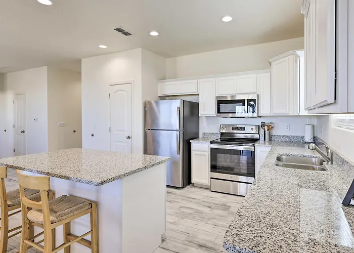 Holiday home Modern Vacation Rental, 5 Mi To Dtwn!