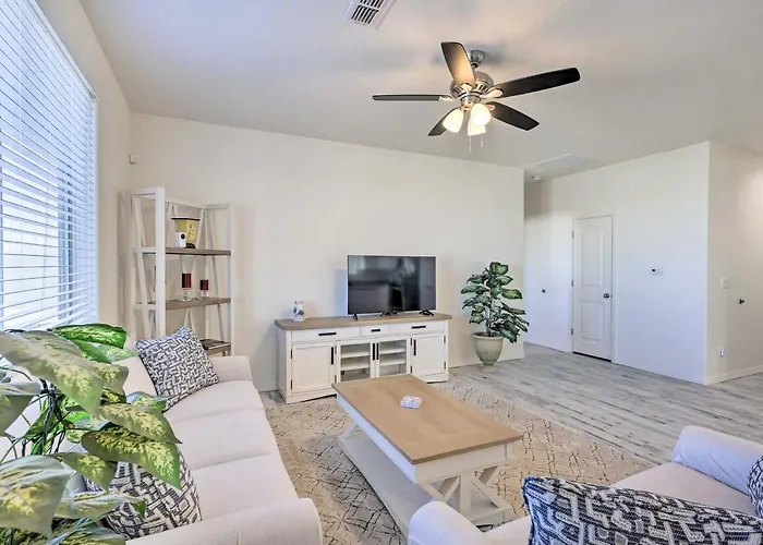 Modern Vacation Rental, 5 Mi To Dtwn! Kingman