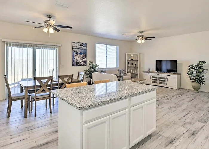 Modern Vacation Rental, 5 Mi To Dtwn!