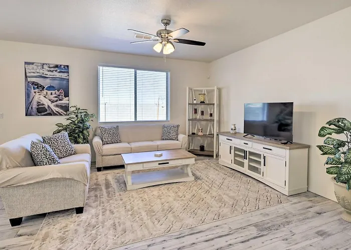 Modern Vacation Rental, 5 Mi To Dtwn! Kingman