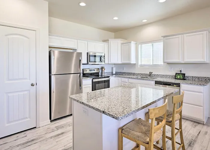 Modern Vacation Rental, 5 Mi To Dtwn!