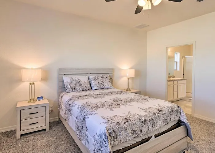 Modern Vacation Rental, 5 Mi To Dtwn! Kingman