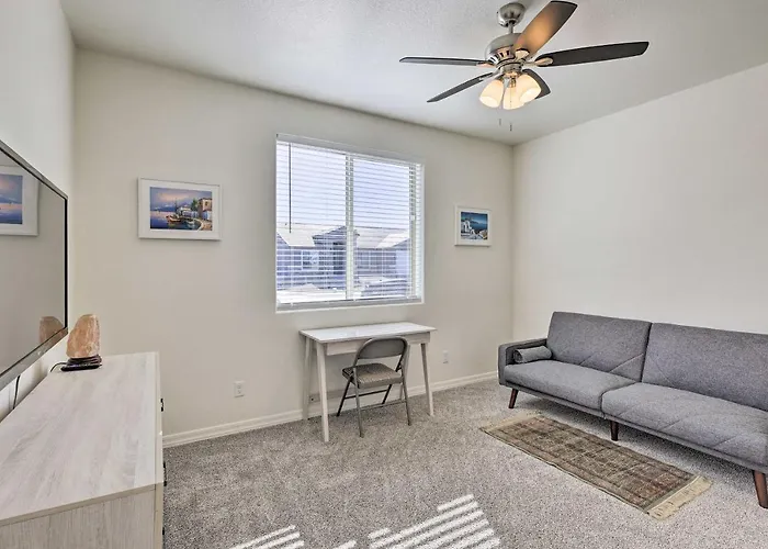 Modern Vacation Rental, 5 Mi To Dtwn!